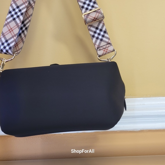 Burberry Pouch converted into to shoulder bag or cross body - Picture 5 of 13